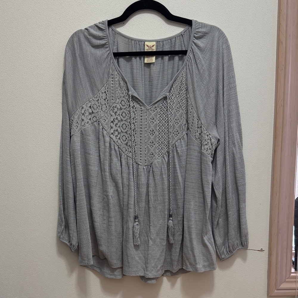 Faded Glory Light Gray Crochet Accent Blouse